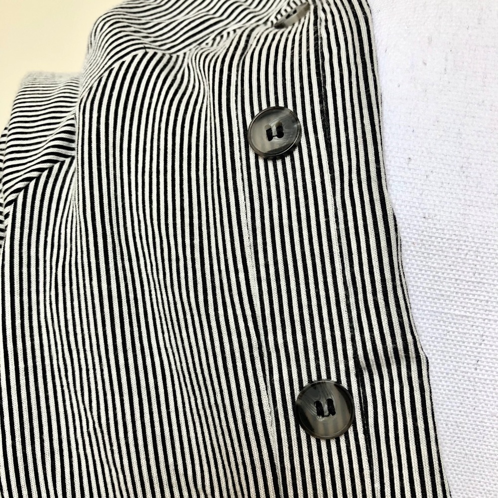 Button Detailed Top - Picture 4 of 7